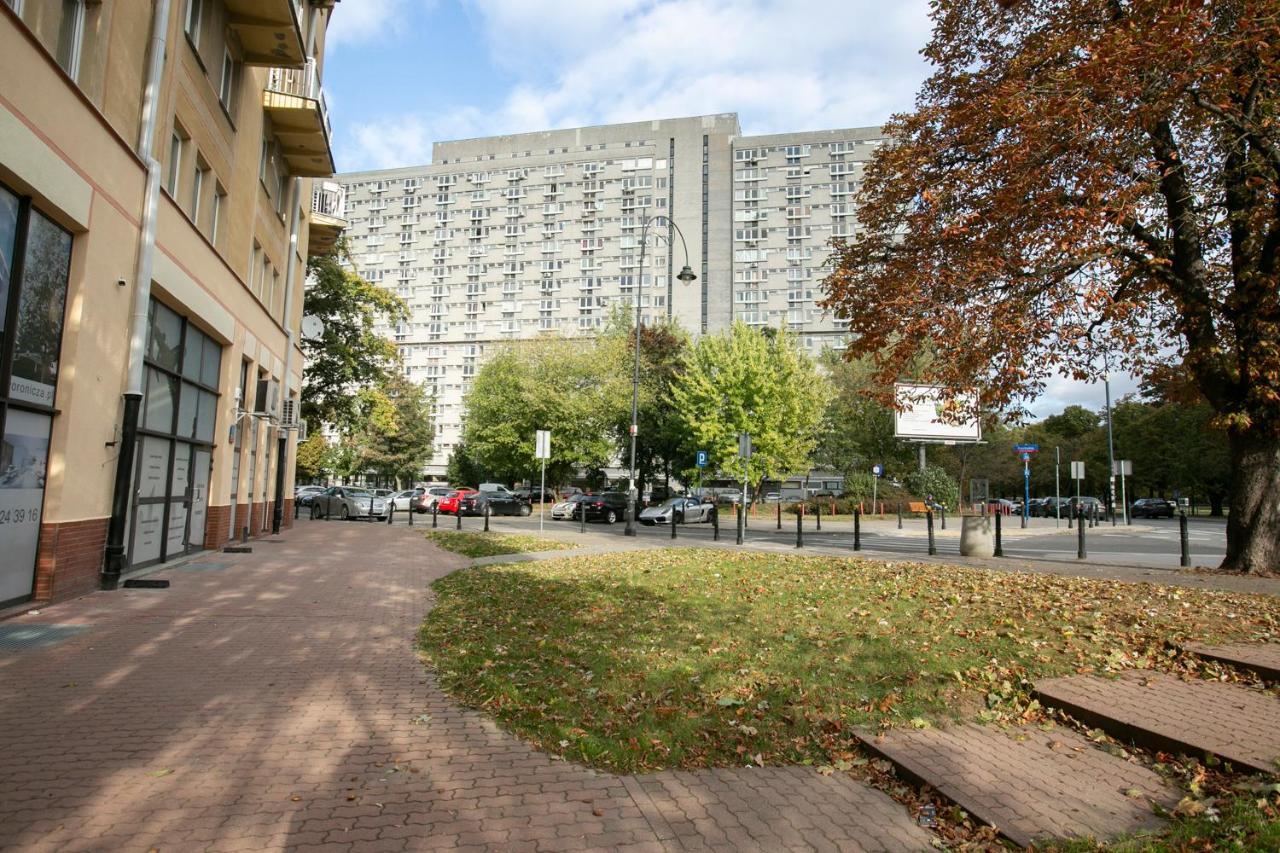 Przechodnia 2 Yellow - Biurko Oraz Wygodny Fotel Do Pracy - Better Rental Warszawa Eksteriør billede